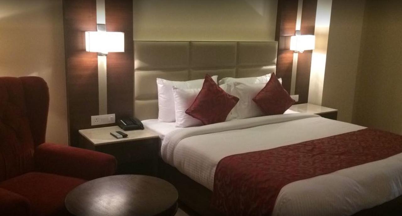 Continent Hotel Nawanshahr Nawāshahr Exteriör bild