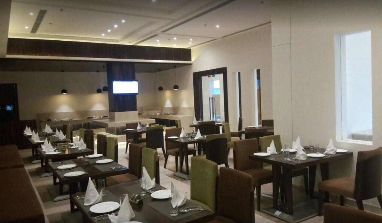 Continent Hotel Nawanshahr Nawāshahr Exteriör bild