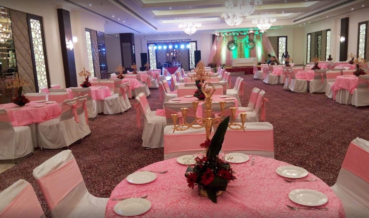 Continent Hotel Nawanshahr Nawāshahr Exteriör bild