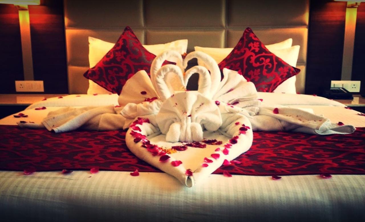Continent Hotel Nawanshahr Nawāshahr Exteriör bild
