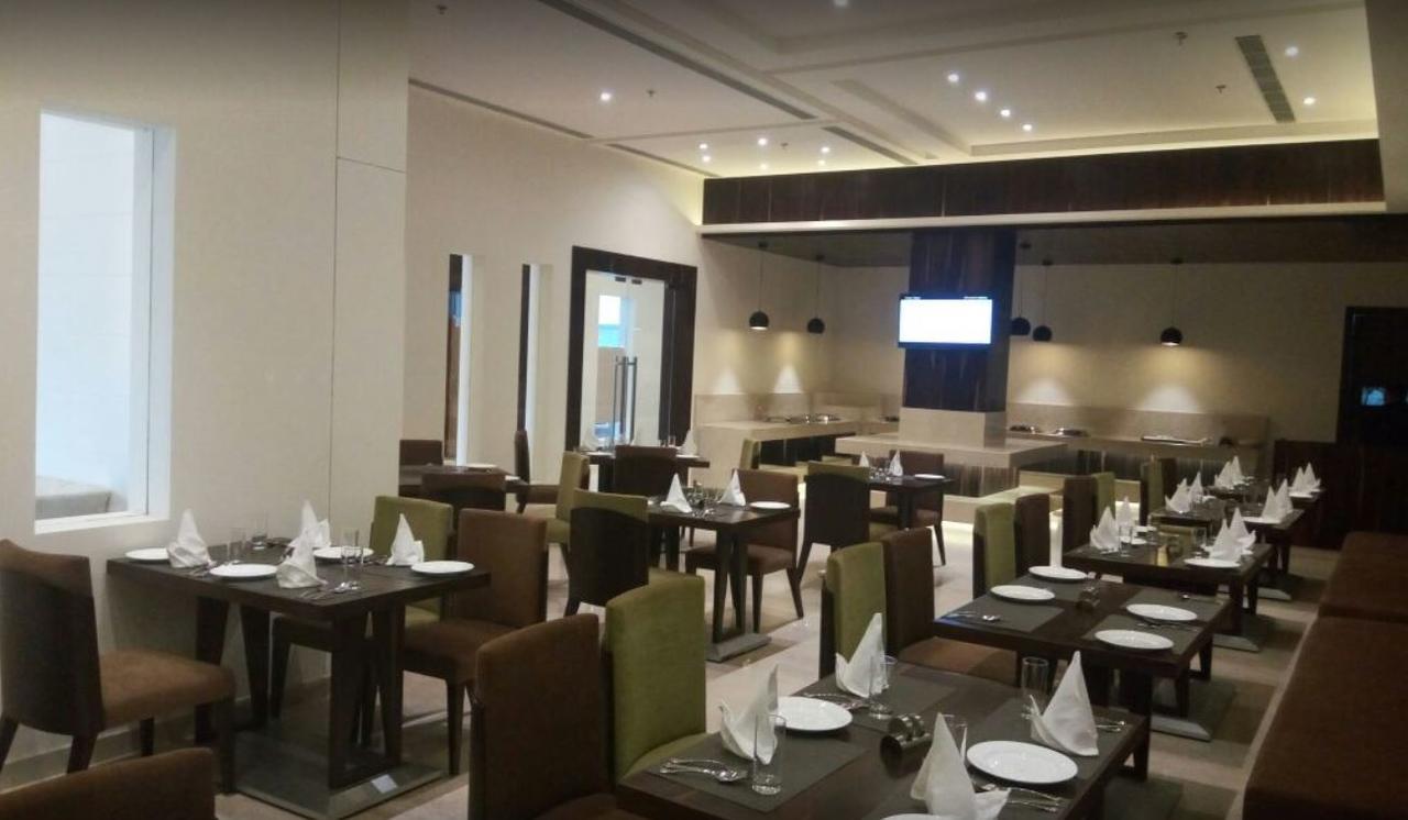 Continent Hotel Nawanshahr Nawāshahr Exteriör bild