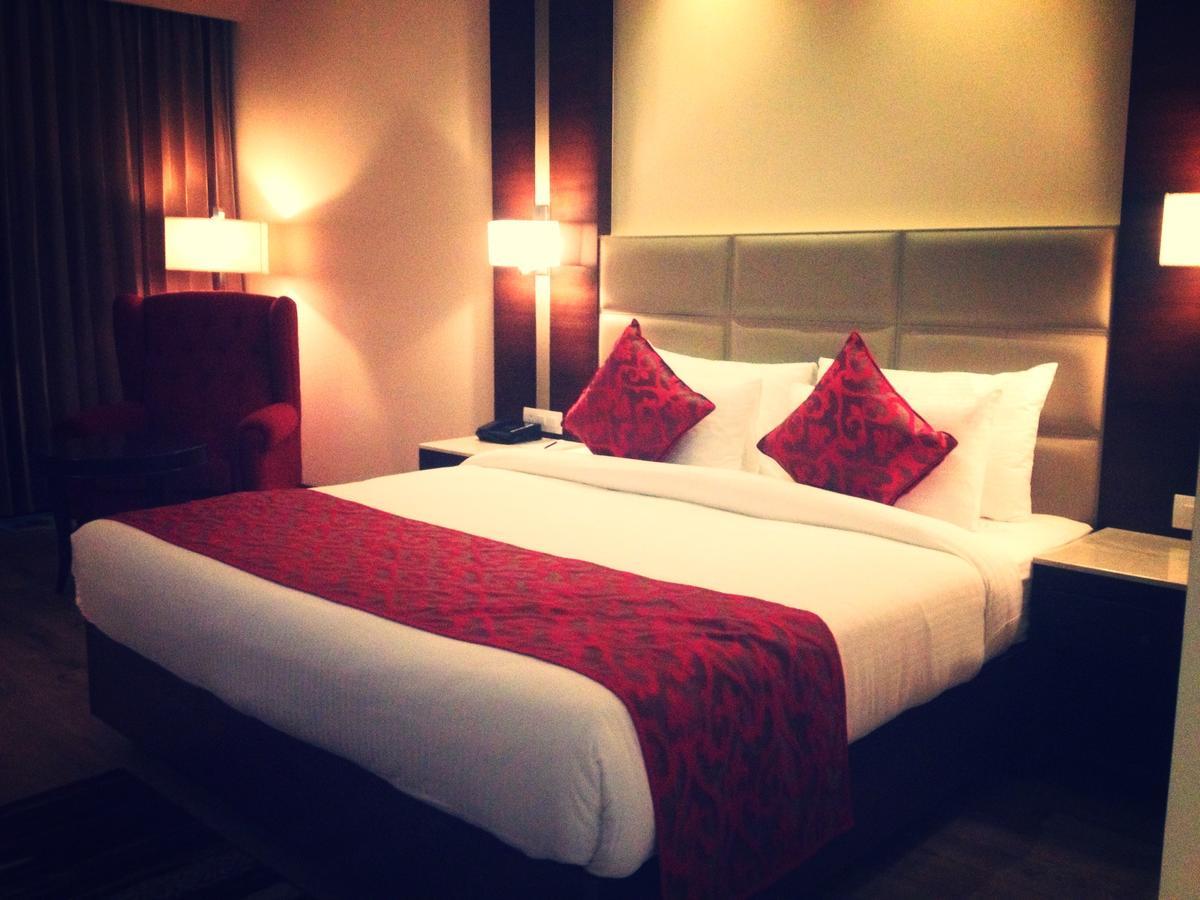 Continent Hotel Nawanshahr Nawāshahr Exteriör bild