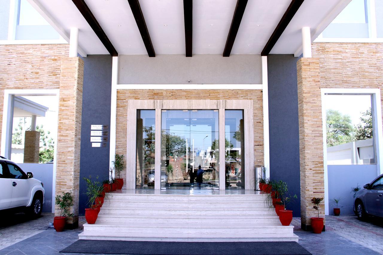 Continent Hotel Nawanshahr Nawāshahr Exteriör bild