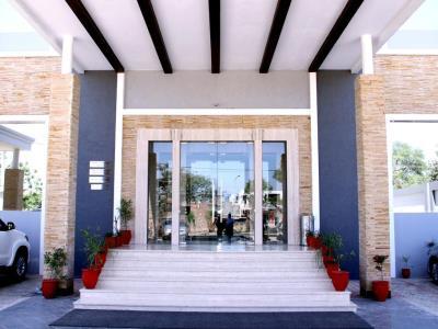 Continent Hotel Nawanshahr Nawāshahr Exteriör bild